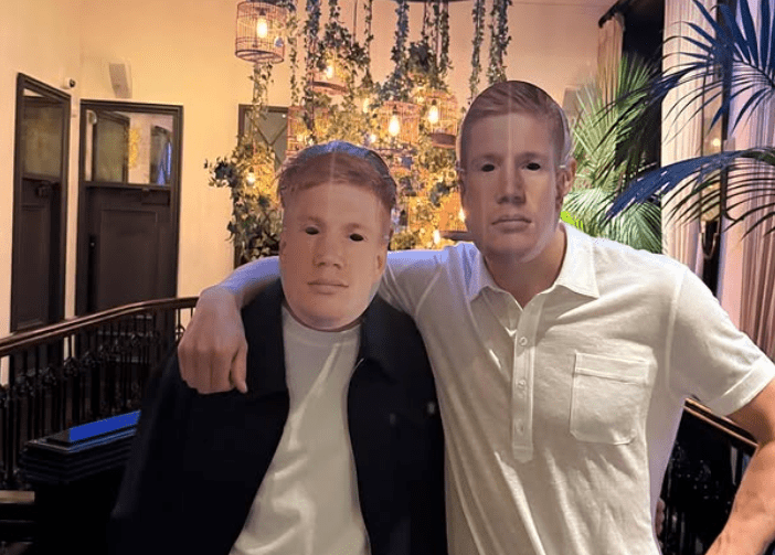 Χάαλαντ - Ντε Μπρόινε ίδιο πρόσωπο: Η φοβερή αμφίεση του Νορβηγού στο αποχαιρετιστήριο πάρτι του Βέλγου