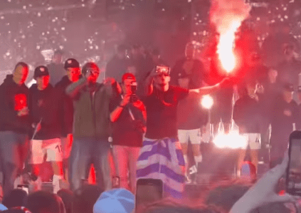 Σε ρυθμούς... Ζαφείρη η φιέστα της Σλάβια Πράγας – Με ελληνική σημαία και καπνογόνο ο Έλληνας μέσος