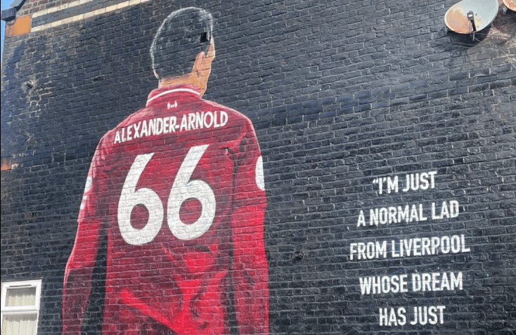 Οπαδοί της Λίβερπουλ βανδάλισαν την τοιχογραφία του Αλεξάντερ Άρνολντ