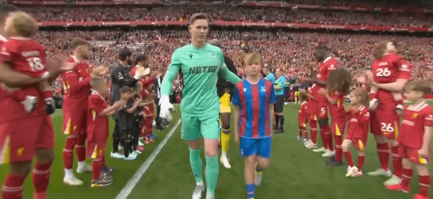 Η Λίβερπουλ έκανε pasillo στην κυπελλούχο Αγγλίας Κρίσταλ Πάλας