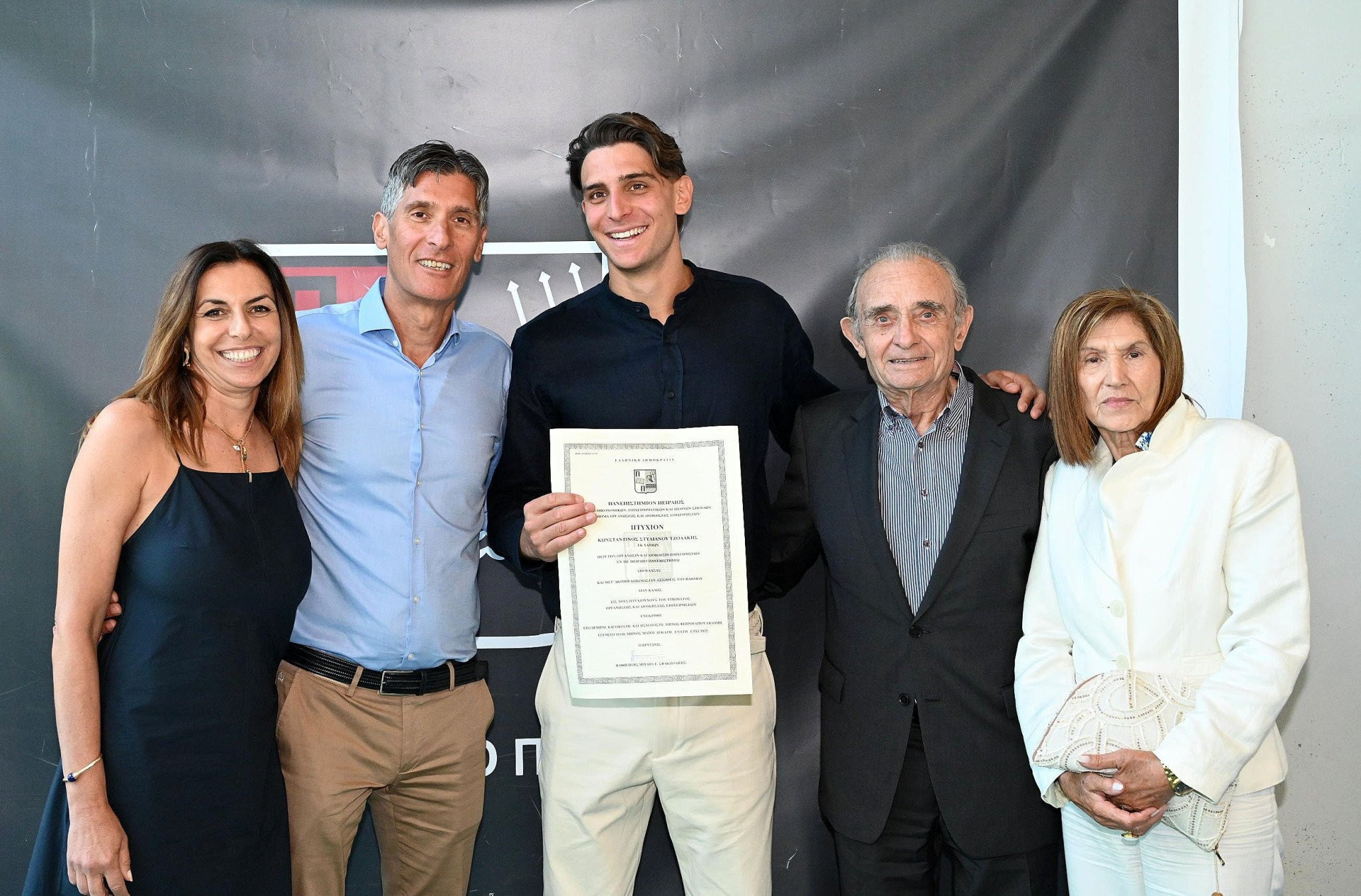 Η ζωή του Κωνσταντή Τζολάκη: Οι γονείς, ο παππούς με την γιαγιά και πως… σάρωσε τα πάντα σε ένα χρόνο