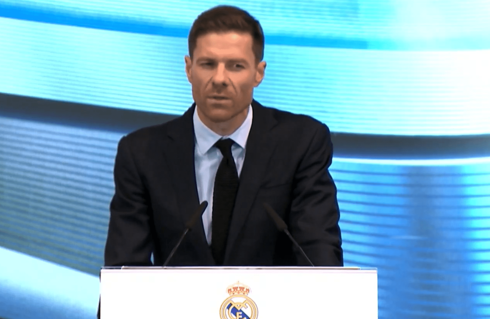 VIP θεωρεία με 15.000 ευρώ, στρείδια και σαμπάνια για να δουν οι οπαδοί το ντεμπούτο του Τσάμπι Αλόνσο