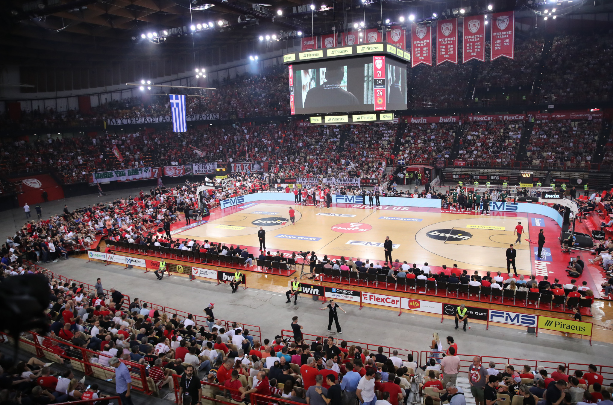 Φίλαθλοι του Ολυμπιακού στο ΣΕΦ - Η συγνώμη και η συσπείρωση για την Κυριακή