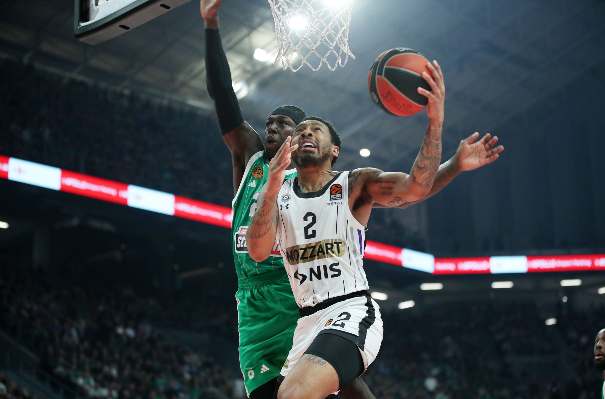 Έτοιμη να... δέσει τον Κάρλικ Τζόουνς η Παρτίζαν