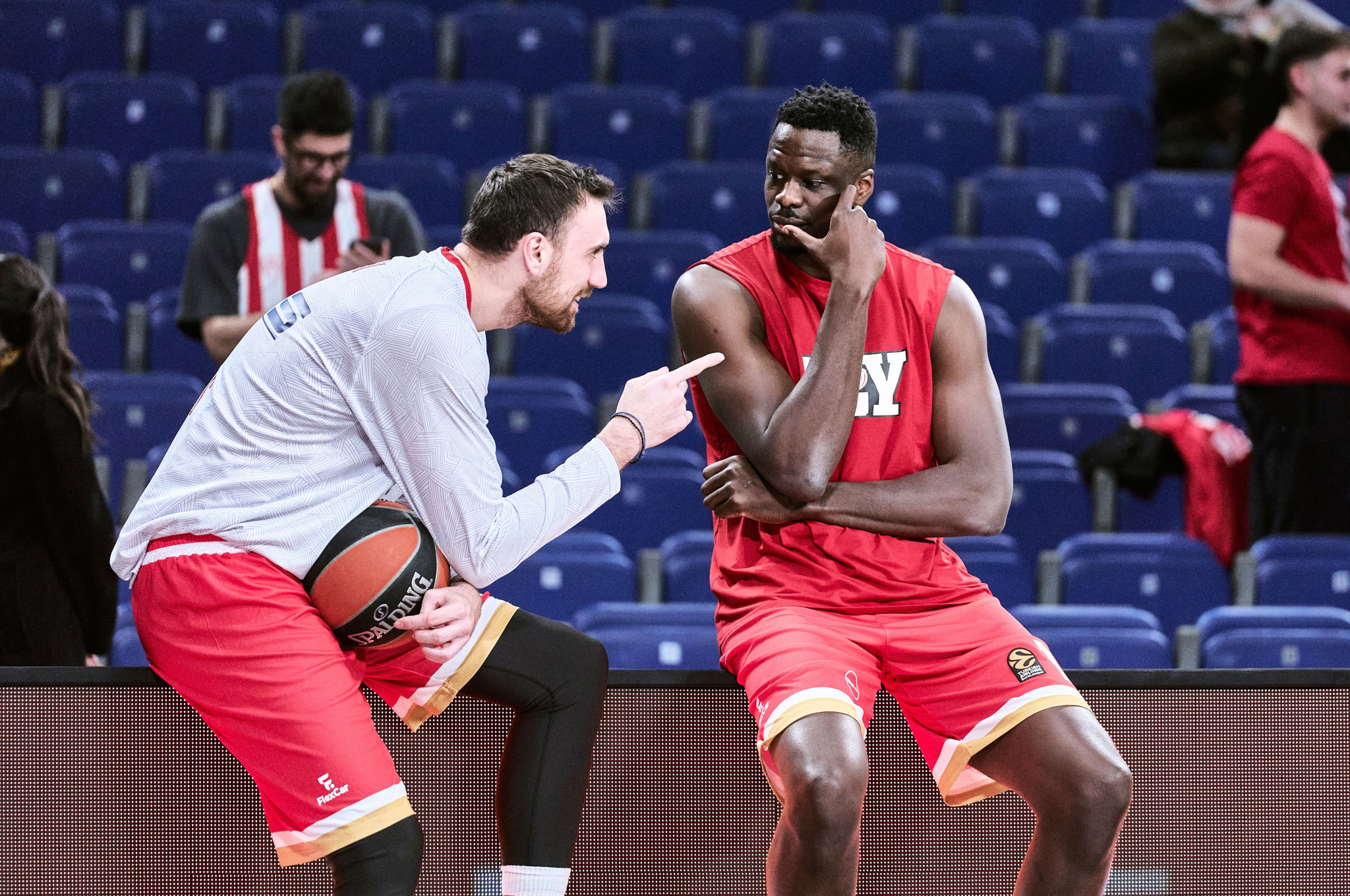 Μετά την ατυχία με τον Φαλ ο Ολυμπιακός θα πιέσει περισσότερο για την παραμονή του Μιλουτίνοφ