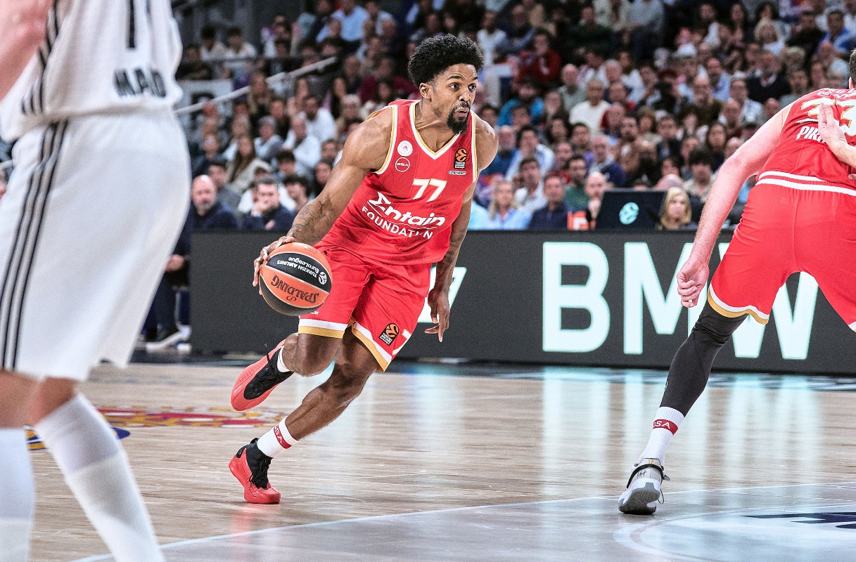 Με ΜακΚίσικ η 12άδα του Ολυμπιακού, εκτός ο Βιλντόσα