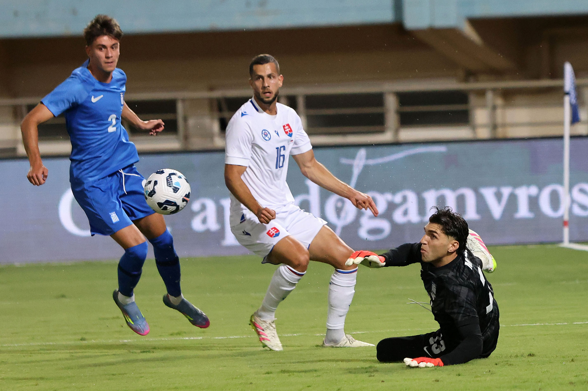 Η σπουδαία εμφάνιση και οι επεμβάσεις του Μανδά στο πρώτο του 90λεπτο με την Εθνική (video)