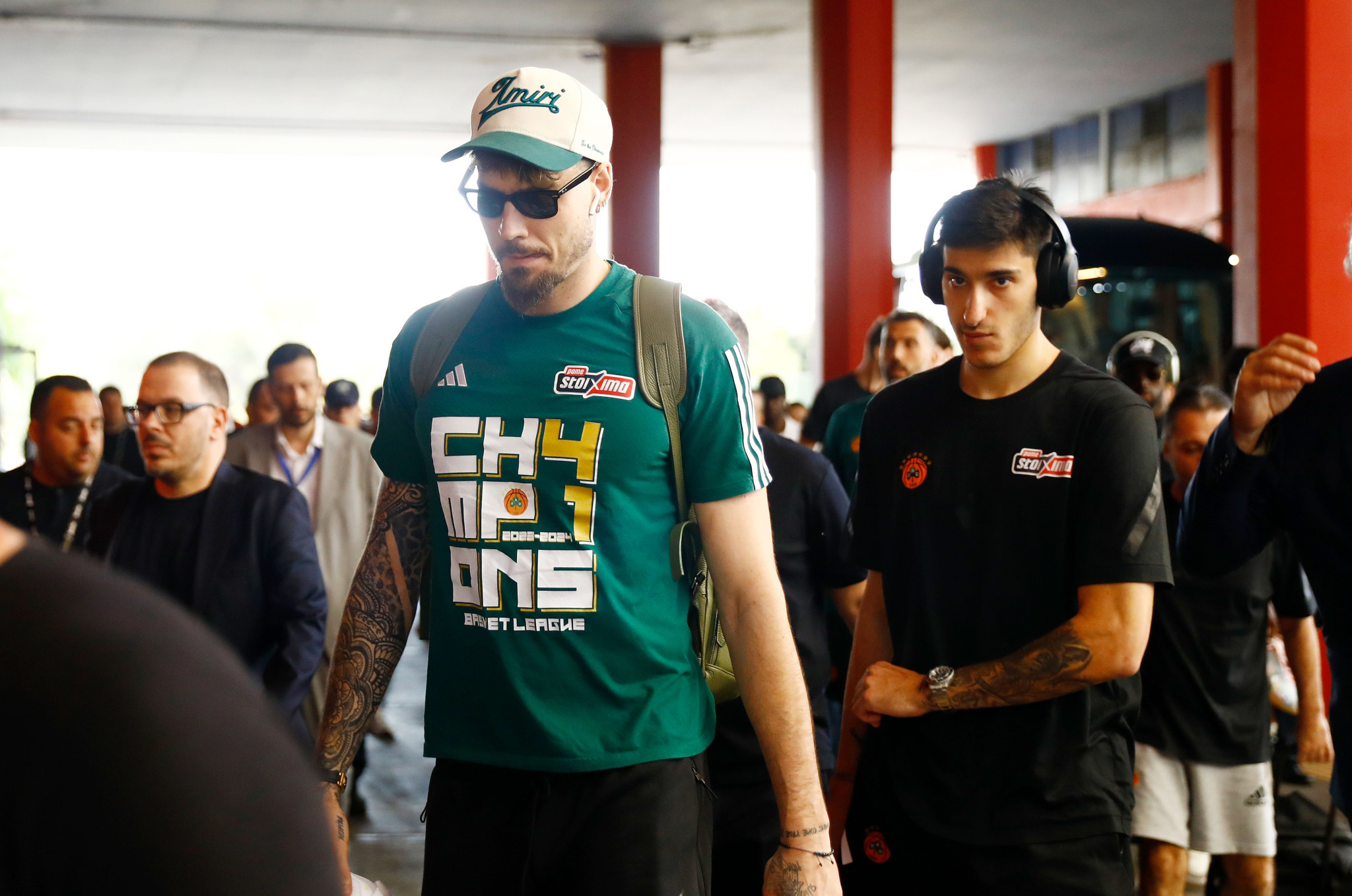 Ο Χουάντσο Ερνανγκόμεθ στο ΣΕΦ με μπλούζα του περσινού πρωταθλήματος (video)