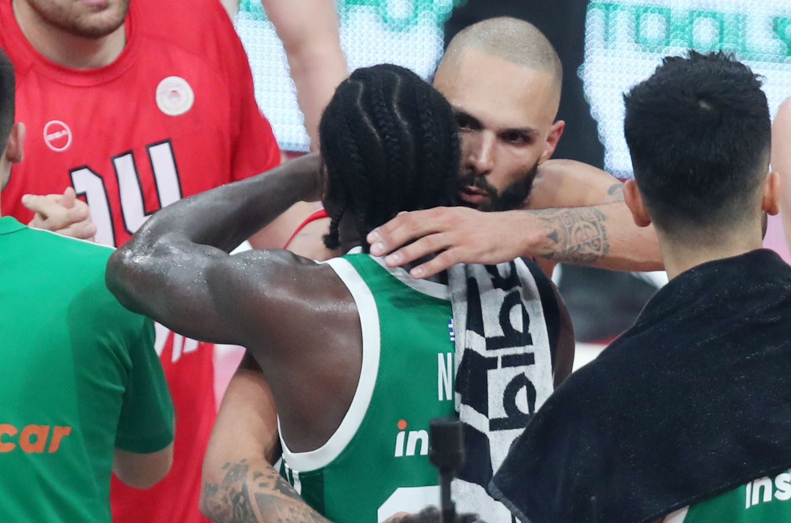 Η αγκαλιά Φουρνιέ-Ναν που έβαλε τέλος στη μεγάλη... κόντρα