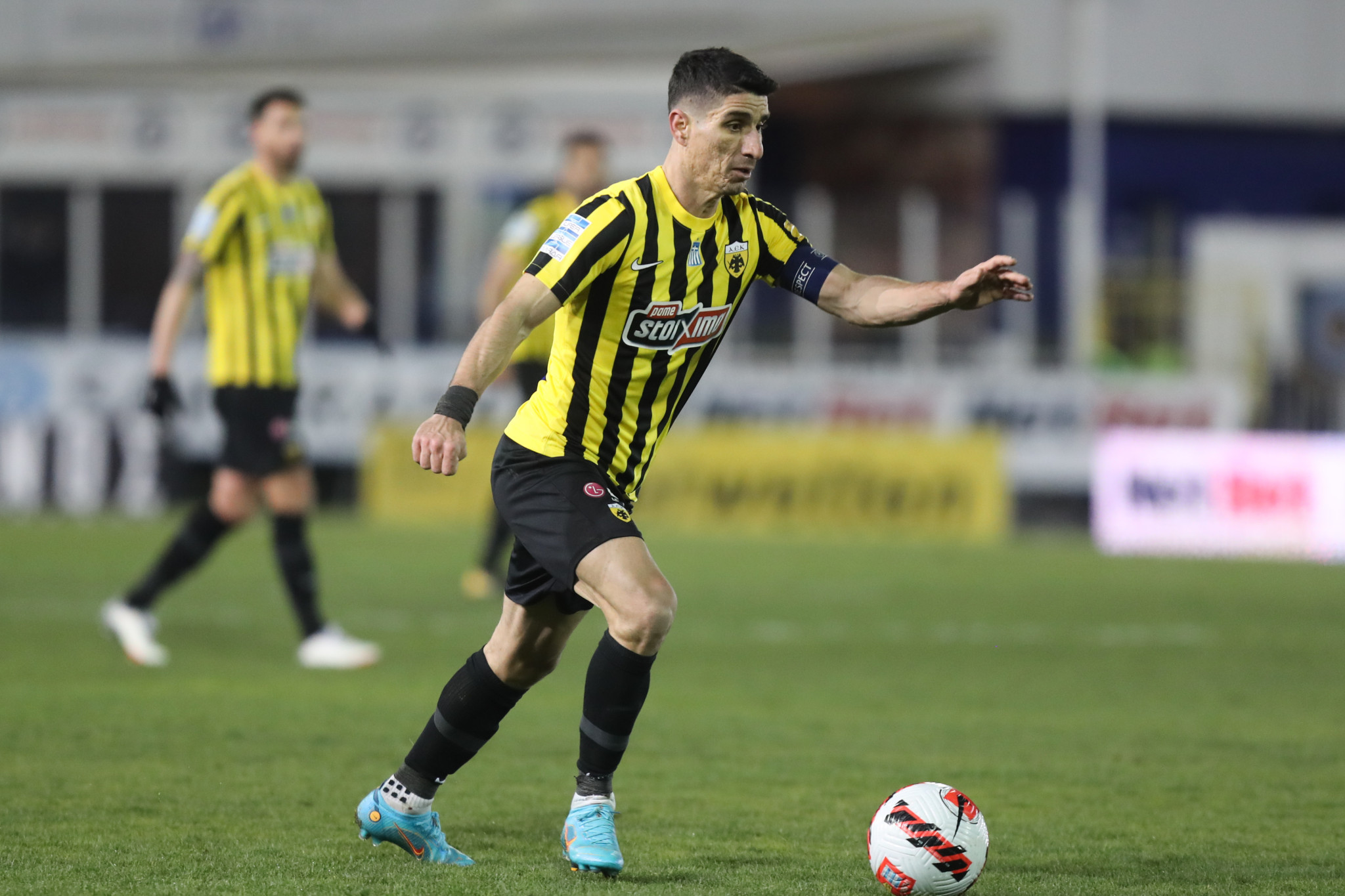 Η ΑΕΚ με Nike και την επόμενη σεζόν - Με ρίγες η νέα φανέλα