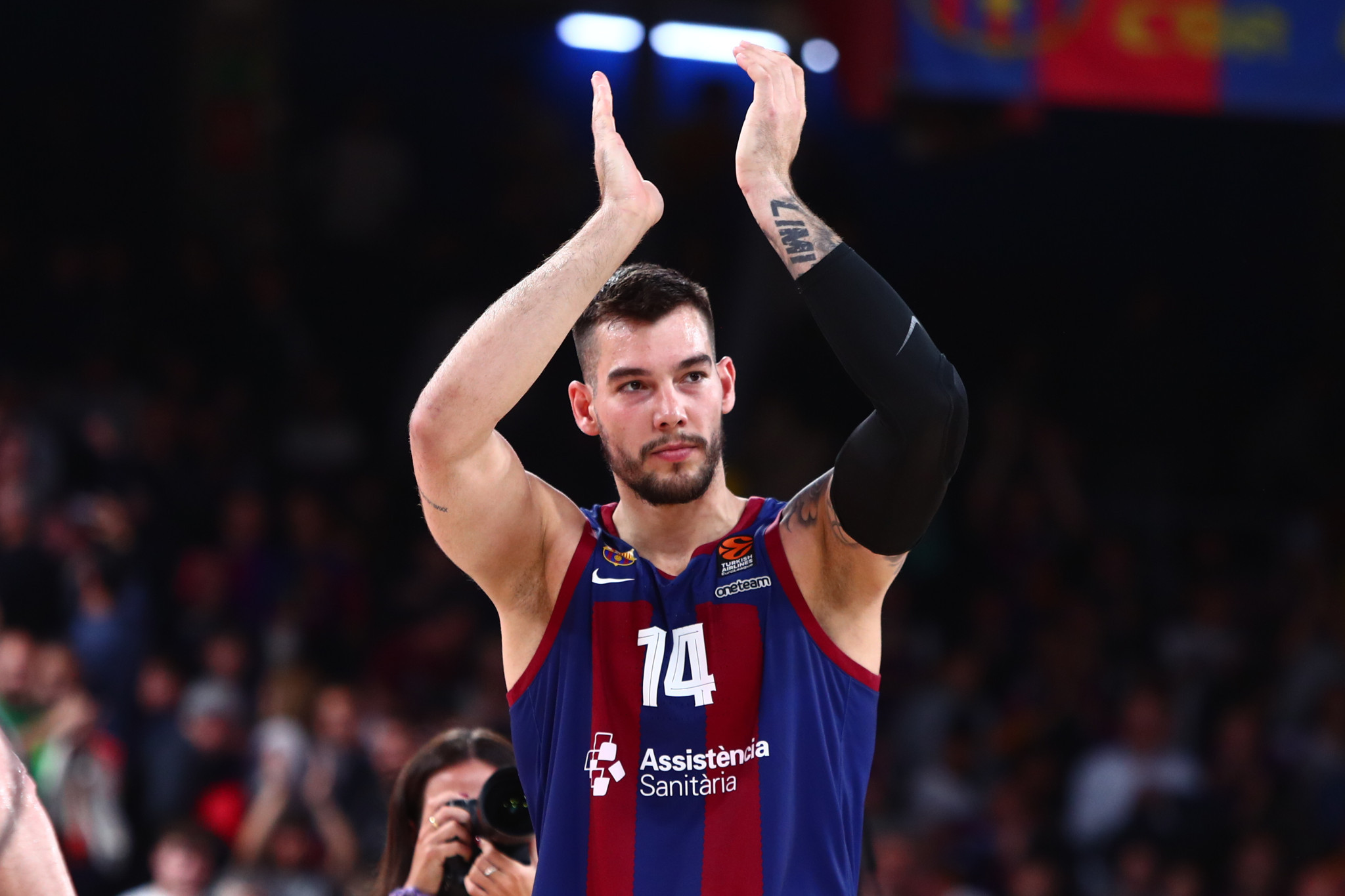 Παραμένει στην Μπαρτσελόνα ο Ερνανγκόμεθ και τη νέα σεζόν