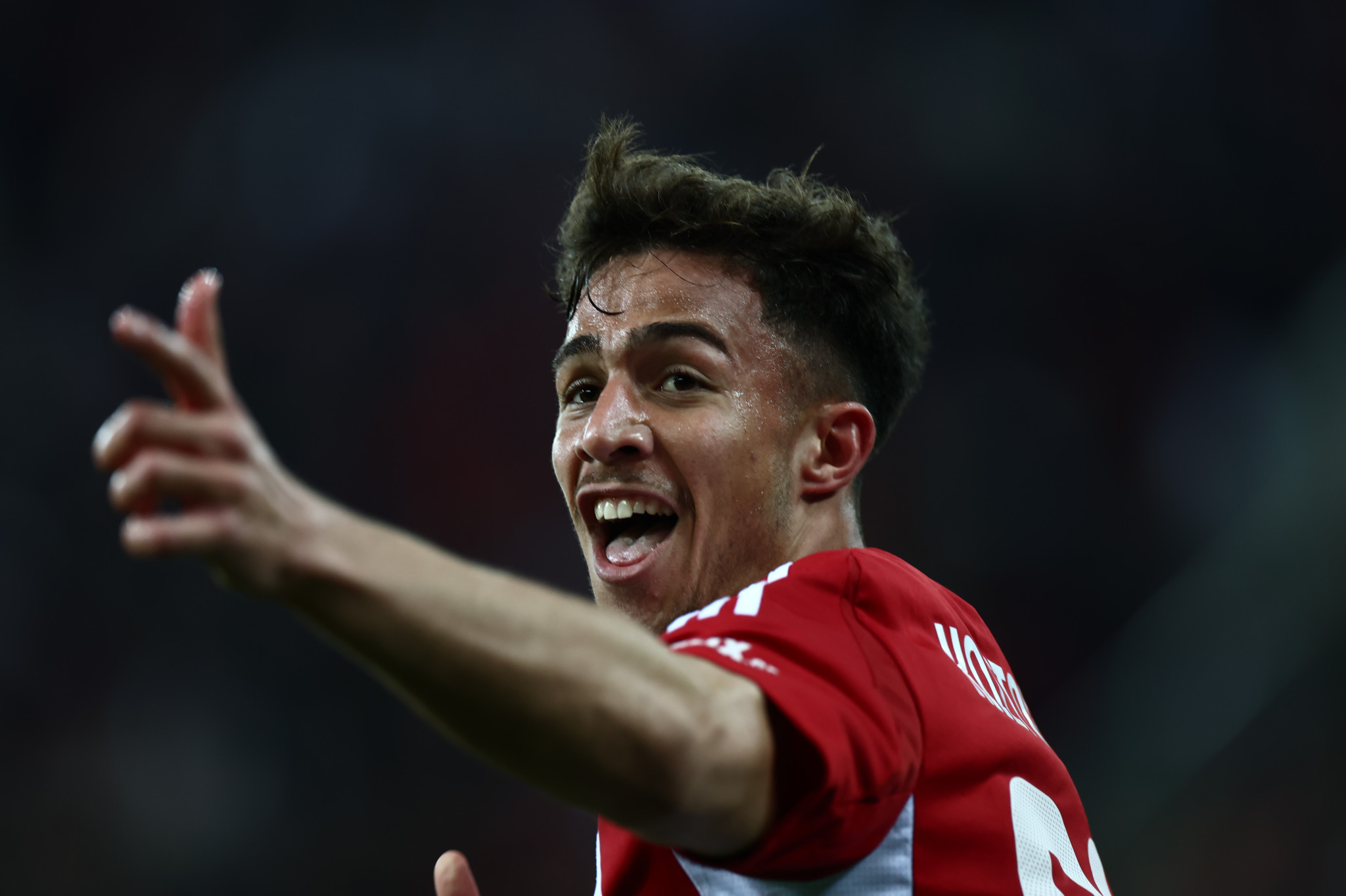 Ζαλίζει η λίστα της Μπράιτον στον Ολυμπιακό με έμψυχα ανταλλάγματα για τη μεταγραφή Κωστούλα