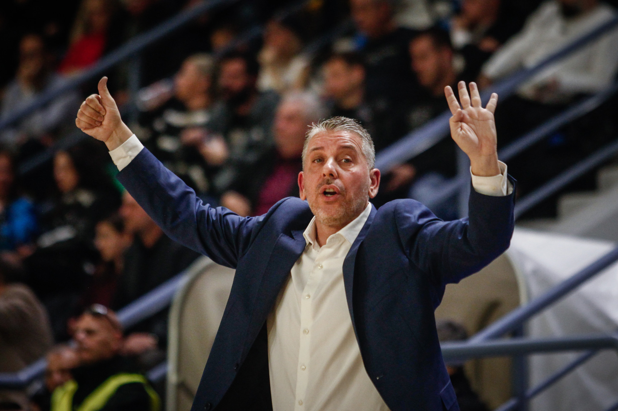 Και επίσημα στο τιμόνι του Αμαρουσίου ο Ηλίας Παπαθεοδώρου