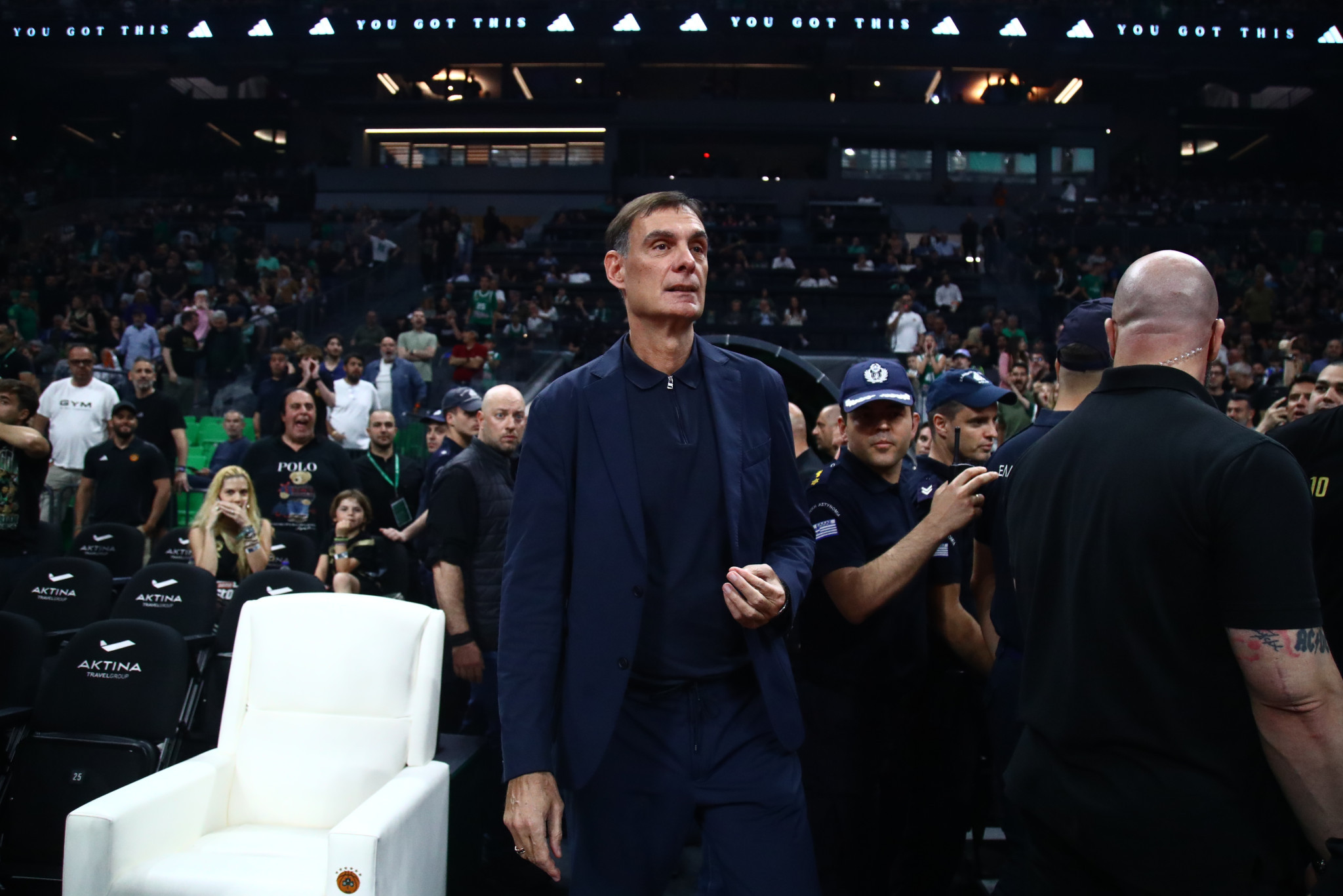 Εκκωφαντική γιούχα στο ΟΑΚΑ για την είσοδο του Μπαρτζώκα (video)