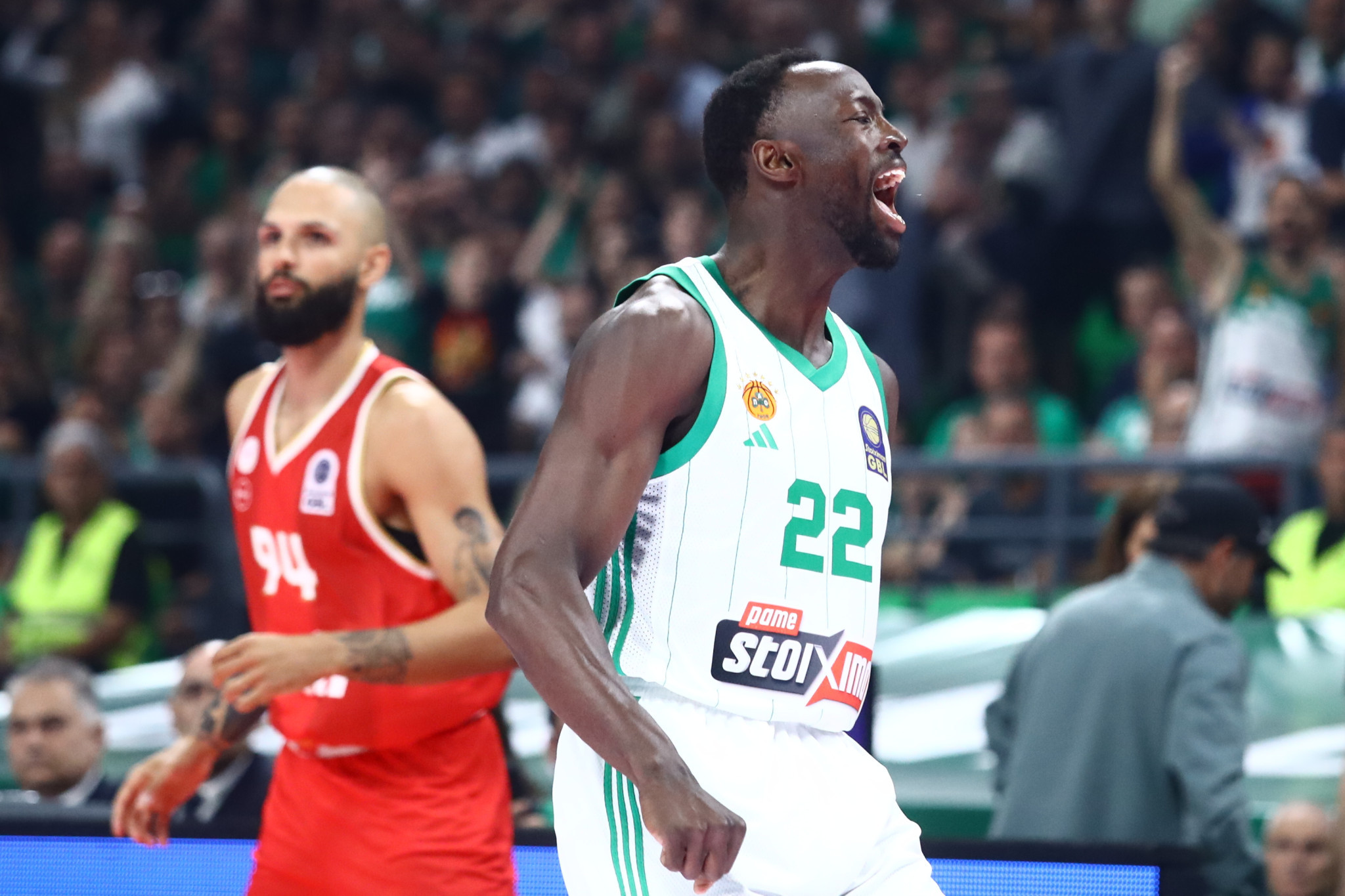 Εκρηκτικό ξεκίνημα του Γκραντ με 3/3 τρίποντα (video)