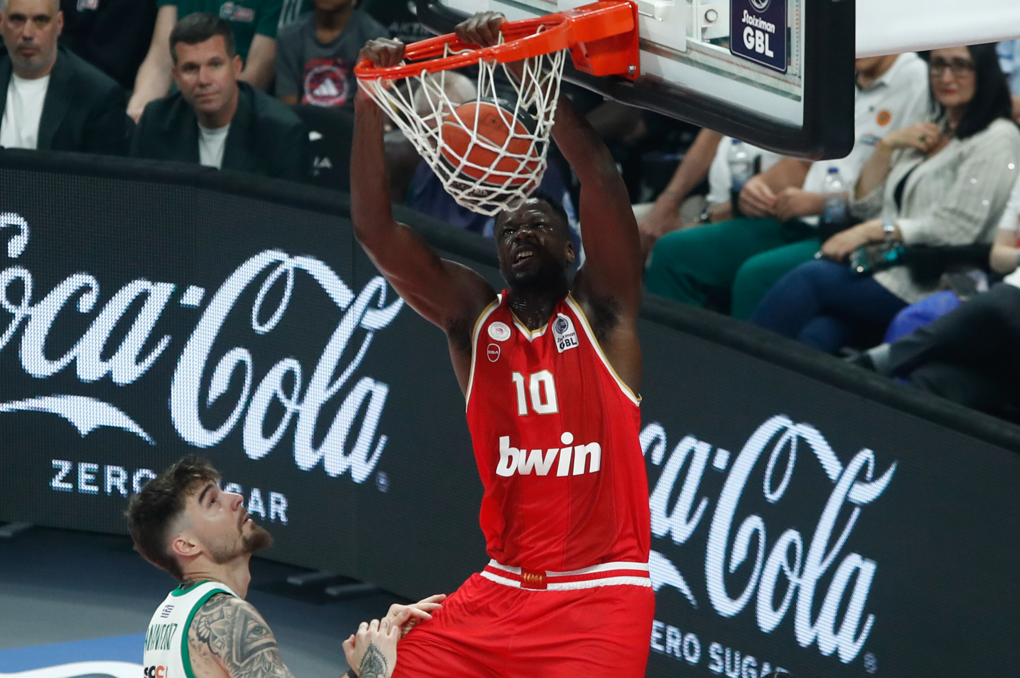 Φαλ: «Κακό παιχνίδι για εμάς, να παίξουμε έξυπνα στο ΣΕΦ» (video)