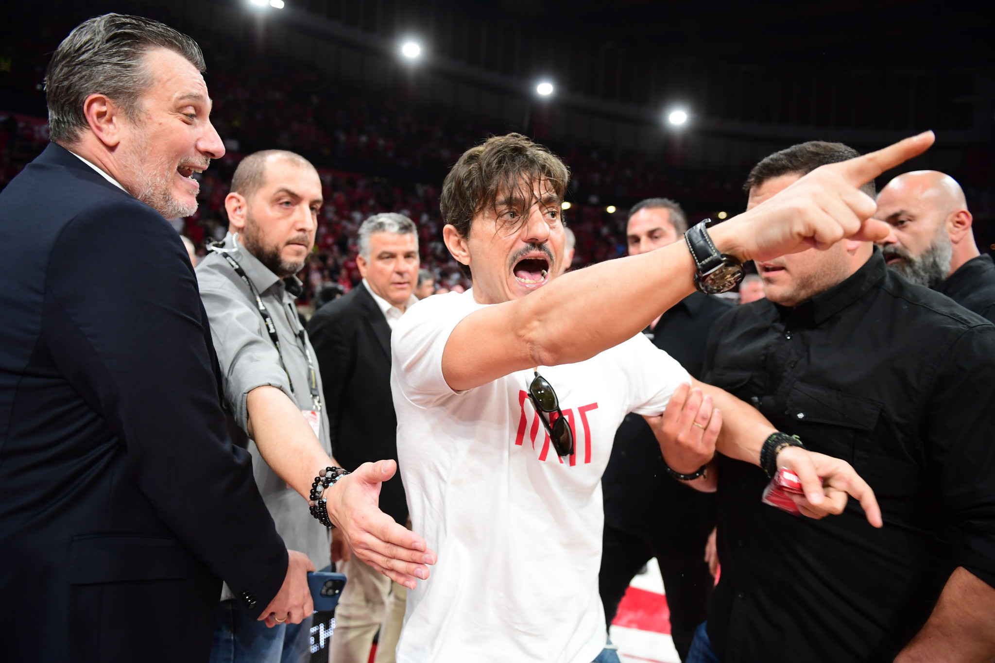 Ολυμπιακός: «Αναρωτιόμαστε τα έχει δει αυτά η Πολιτεία και οι αρμόδιες Αρχές;»