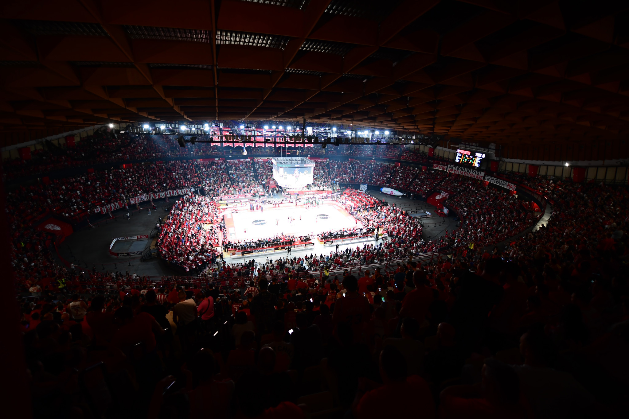 Οδηγίες του Ολυμπιακού προς τον κόσμο: «Κλείνουμε τα αυτιά μας σε όσα προβοκατόρικα έχουν διαδραματιστεί»