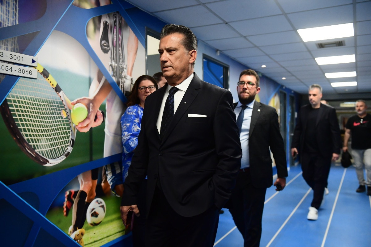 Εφτασε ο Παρθενόπουλος στη συνάντηση με Βρούτση (video)