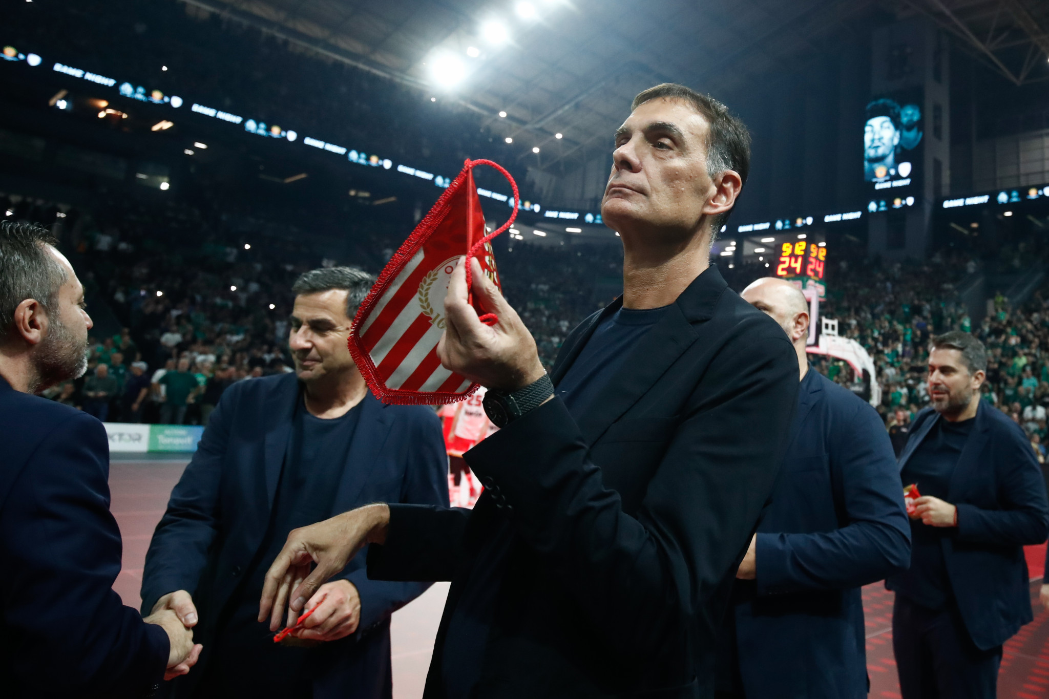 Η αντίδραση του Μπαρτζώκα στην άρνηση του Αταμάν να πάρει το λάβαρο του Ολυμπιακού