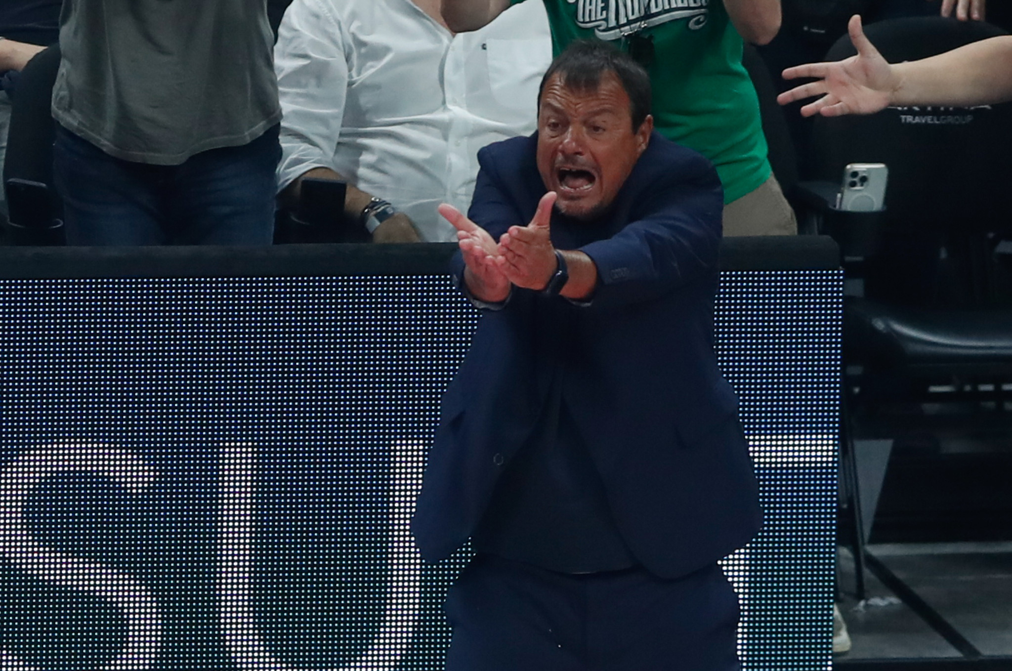 Ένσταση του Αταμάν για φάουλ που δόθηκε στον Γκραντ (video)