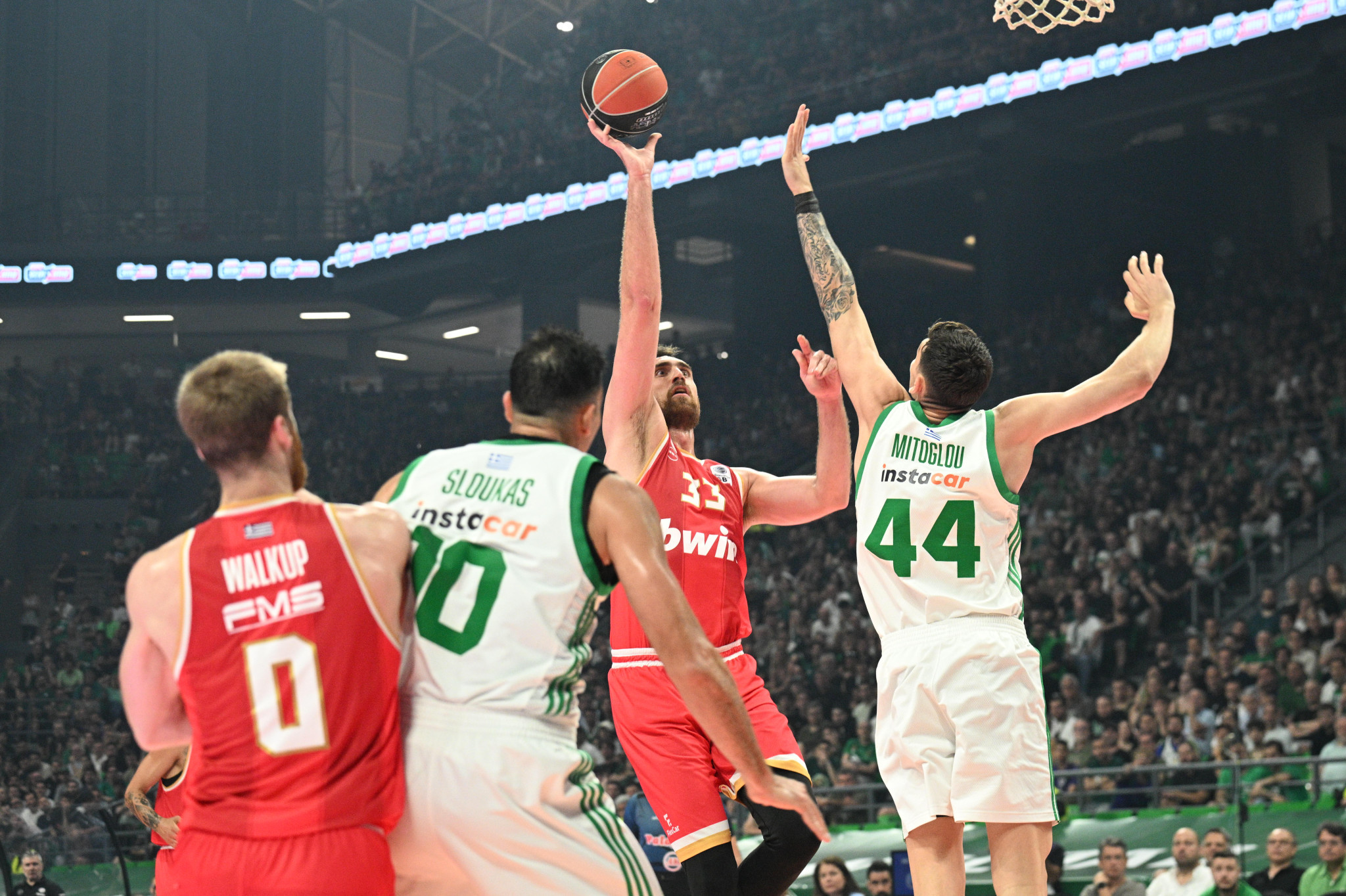 Ένας στους δύο είδε τους «αιώνιους»: Πόσοι τηλεθεατές παρακολούθησαν τον τρίτο τελικό