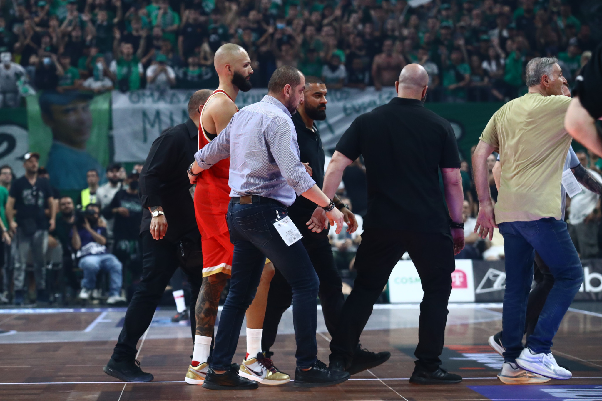 Αποβλήθηκε ο Φουρνιέ από τον τρίτο τελικό - Ένσταση του Ολυμπιακού