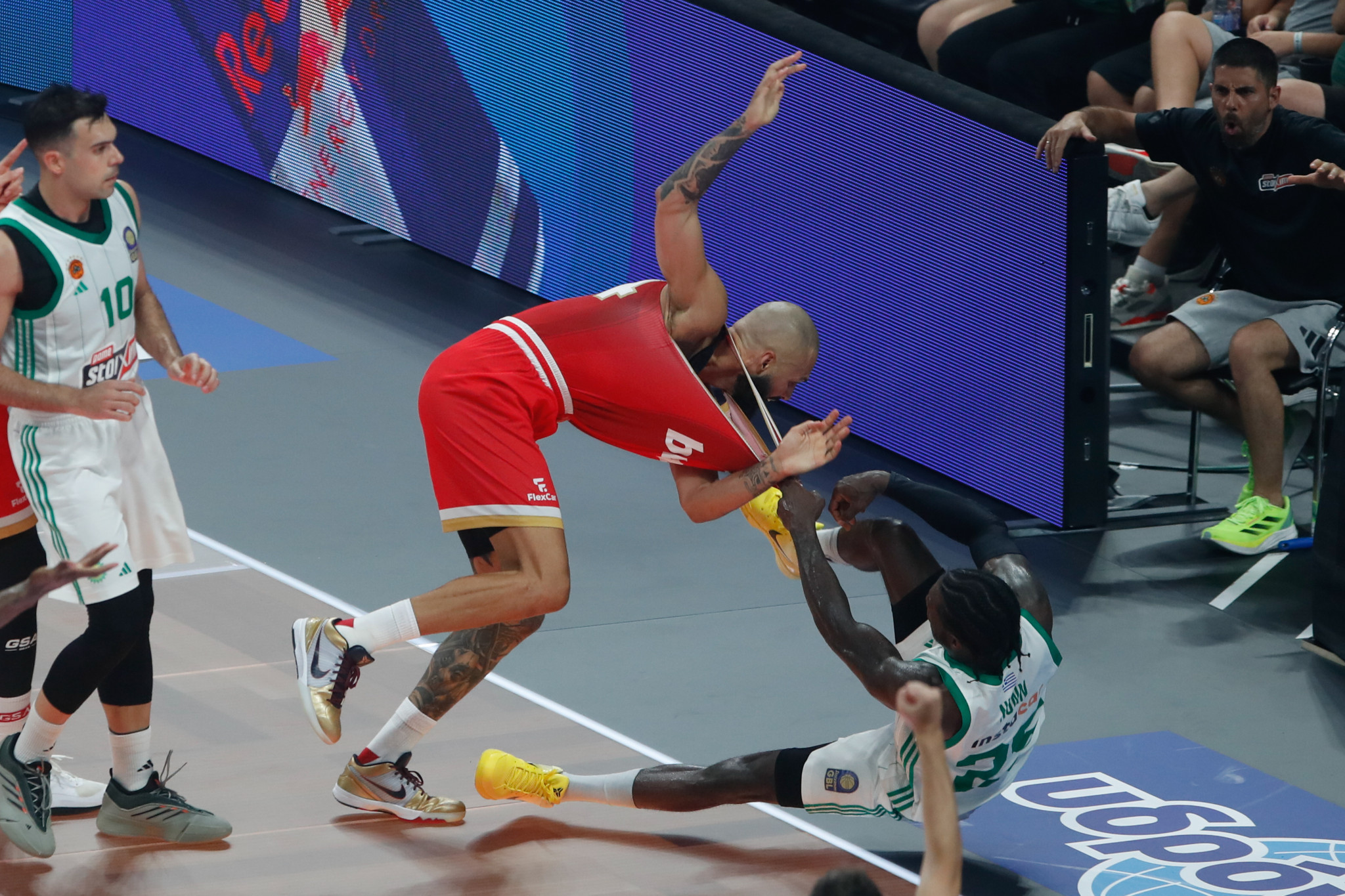 Το φύλλο αγώνα του Game 3: Τι αναφέρει για τη χειρονομία του Φουρνιέ και τις διαμαρτυρίες του Ναν