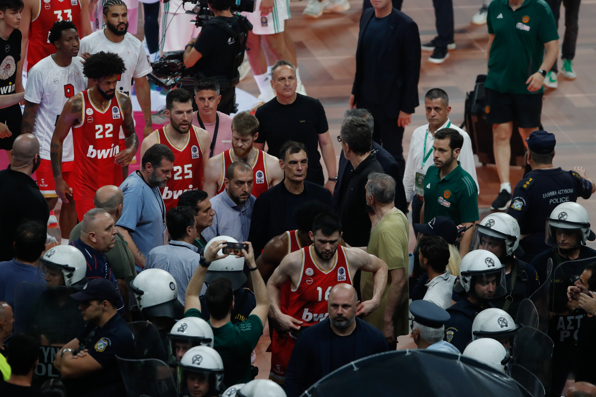 Νέα καταγγελία της ΚΑΕ Ολυμπιακός, αυτή τη φορά για απόπειρα βιαιοπραγίας ενάντια στον Γιώργο Μπαρτζώκα