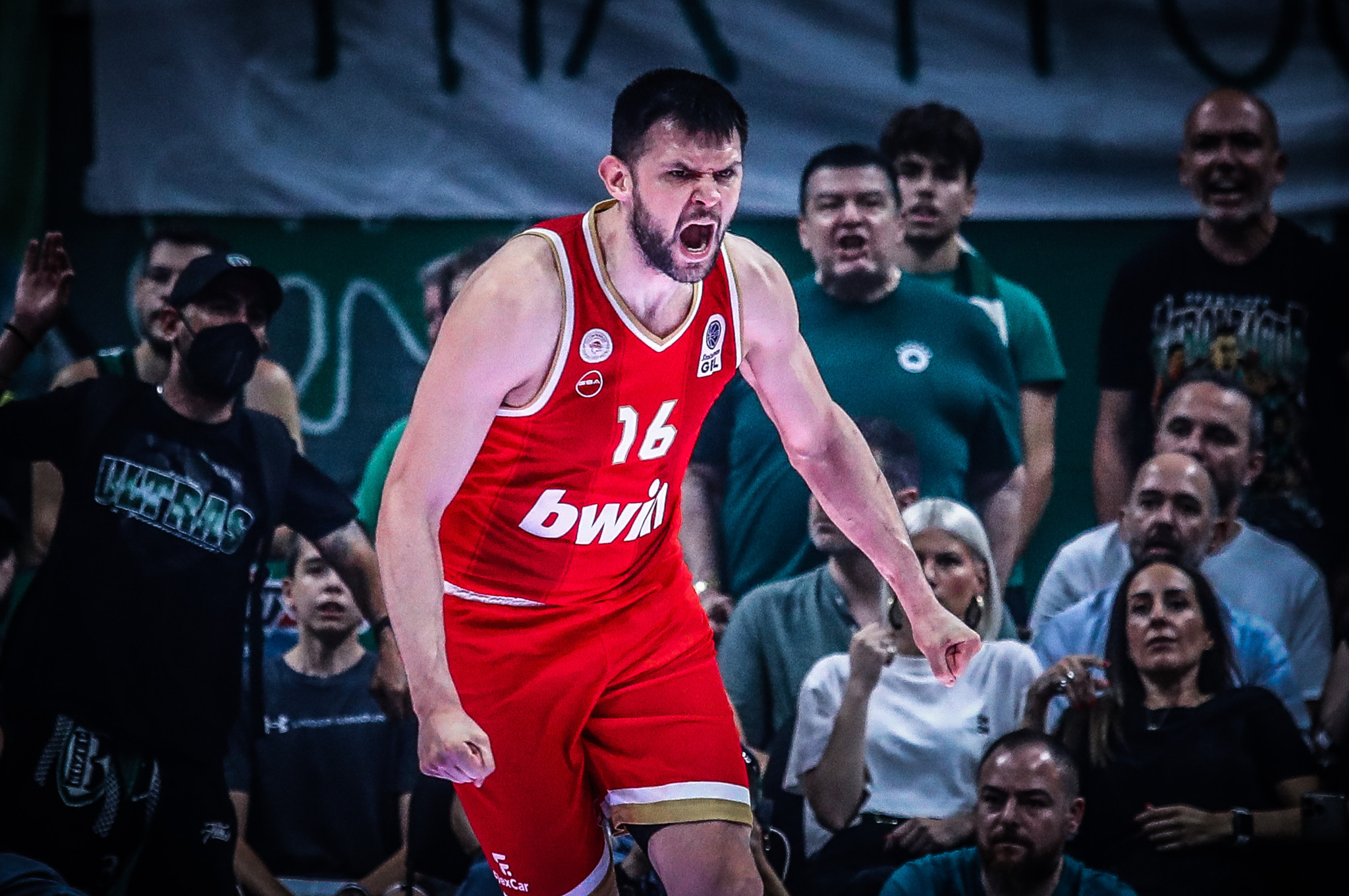 Ο Ολυμπιακός «άλωσε» το ΟΑΚΑ και αγγίζει τον τίτλο του πρωταθλητή