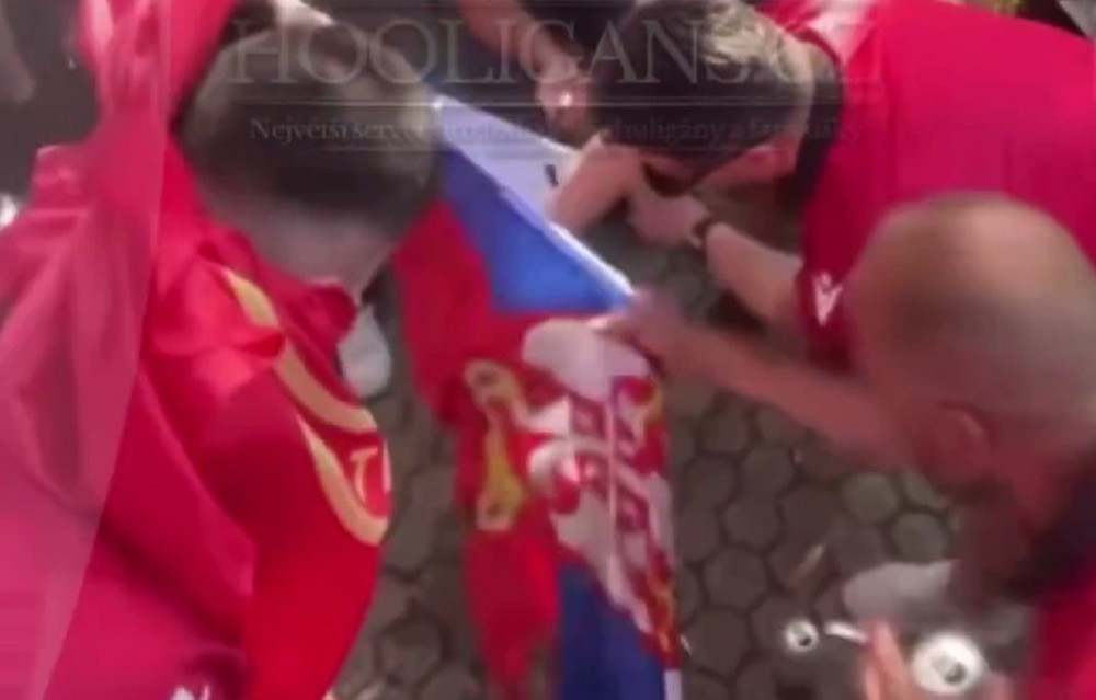 Μυρίζει μπαρούτι στα Τίρανα: Αλβανοί οπαδοί έσκισαν σημαία της Σερβίας (video)