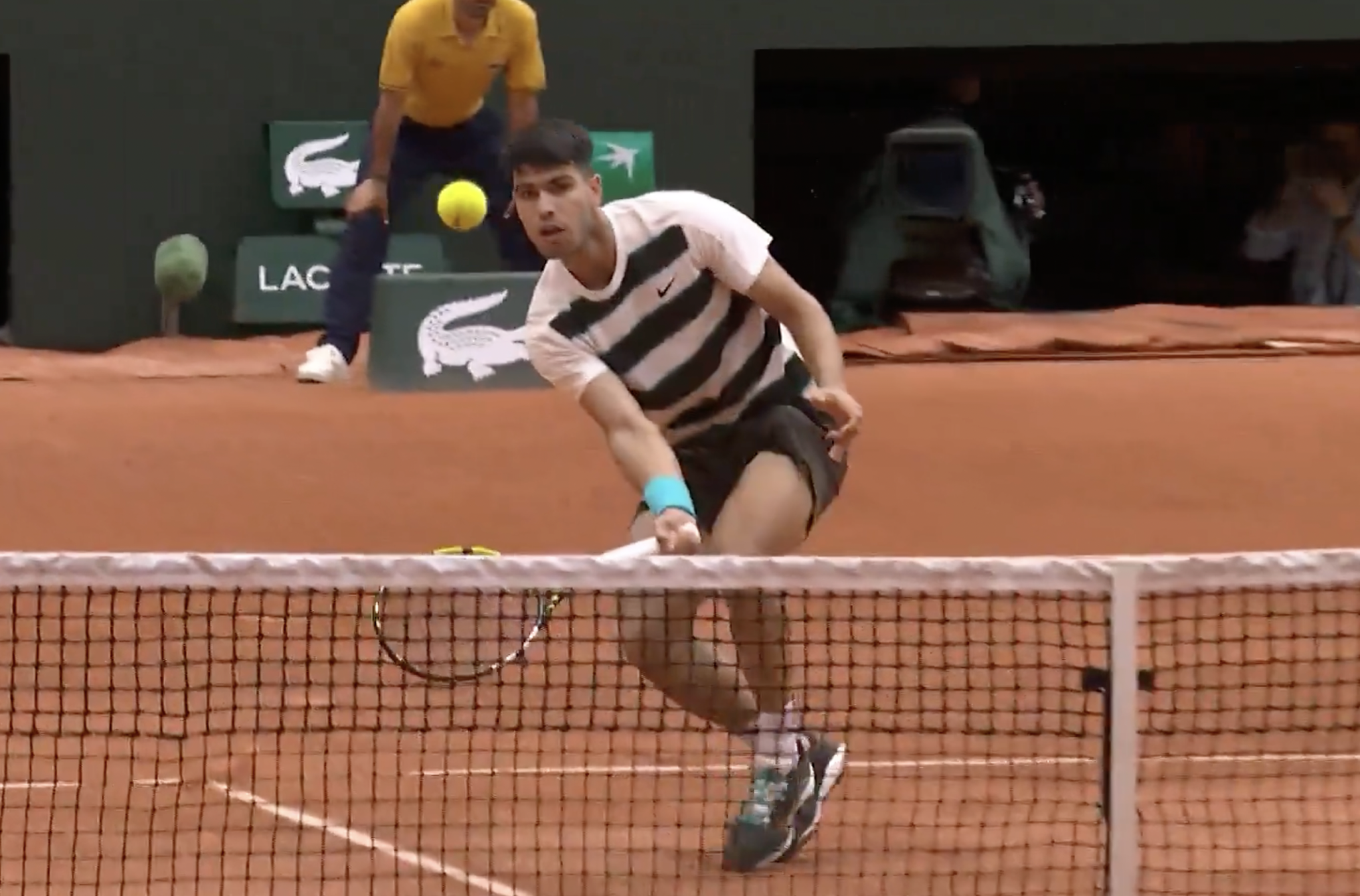 Το fair play του Αλκαράθ σε κερδισμένο πόντο που μάγεψε το κοινό του Roland Garros (video)