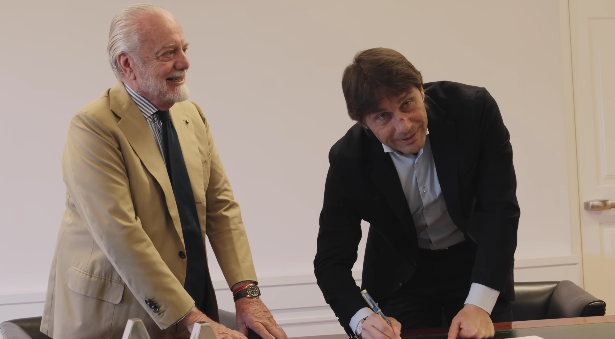 Τελικά γιατί ο Κόντε άλλαξε γνώμη και έμεινε στη Νάπολι;