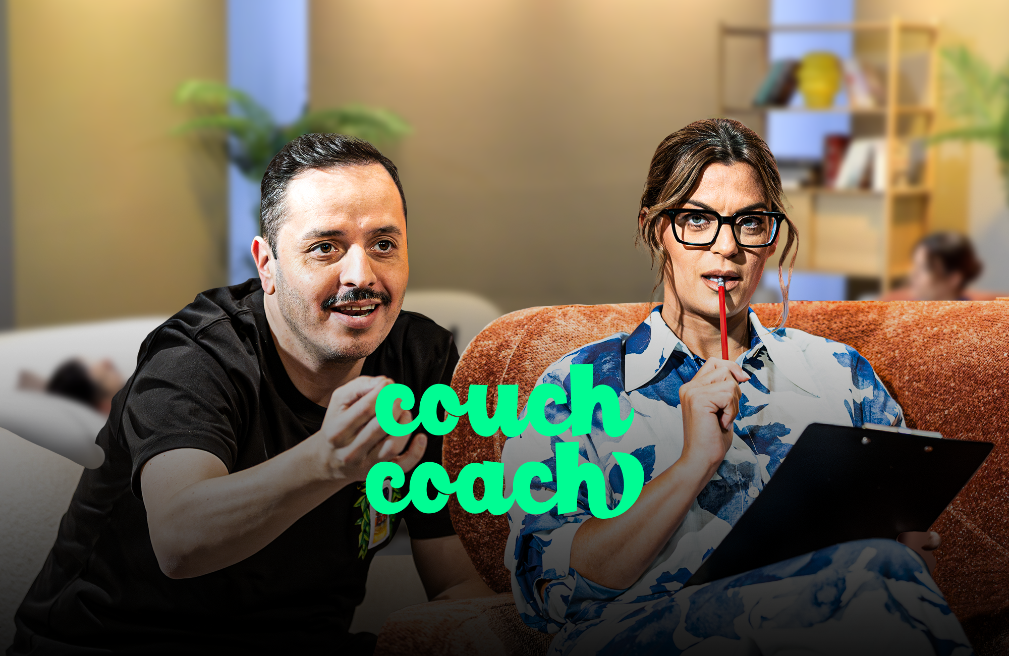 Couch Coach, επεισόδιο 1: Η Χριστίνα Βραχάλη «θεραπεύει» τον Αλέξανδρο Τσουβέλα