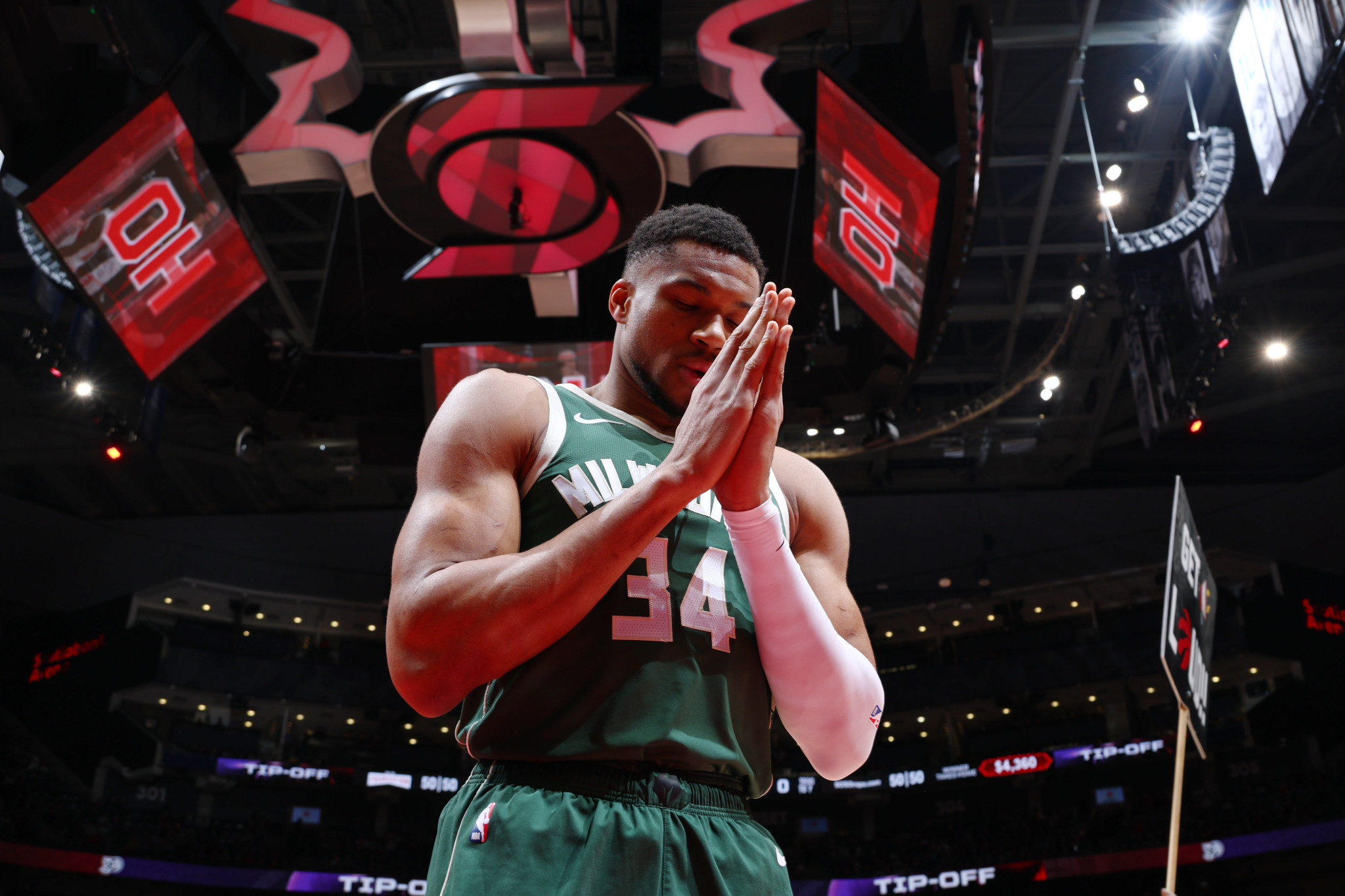 Mega-trade στα σκαριά: 4 ομάδες και 14 παίκτες σε σενάριο που στέλνει τον Αντετοκούνμπο... βόρεια!