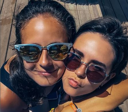 Η Κασάτκινα ανακοίνωσε τον αρραβώνα με την σύντροφό της