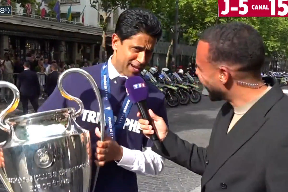 Ο Αλ Κελαϊφί δεν αποχωρίζεται το τρόπαιο του Champions League - Έκανε δηλώσεις κρατώντας το αγκαλιά (video)