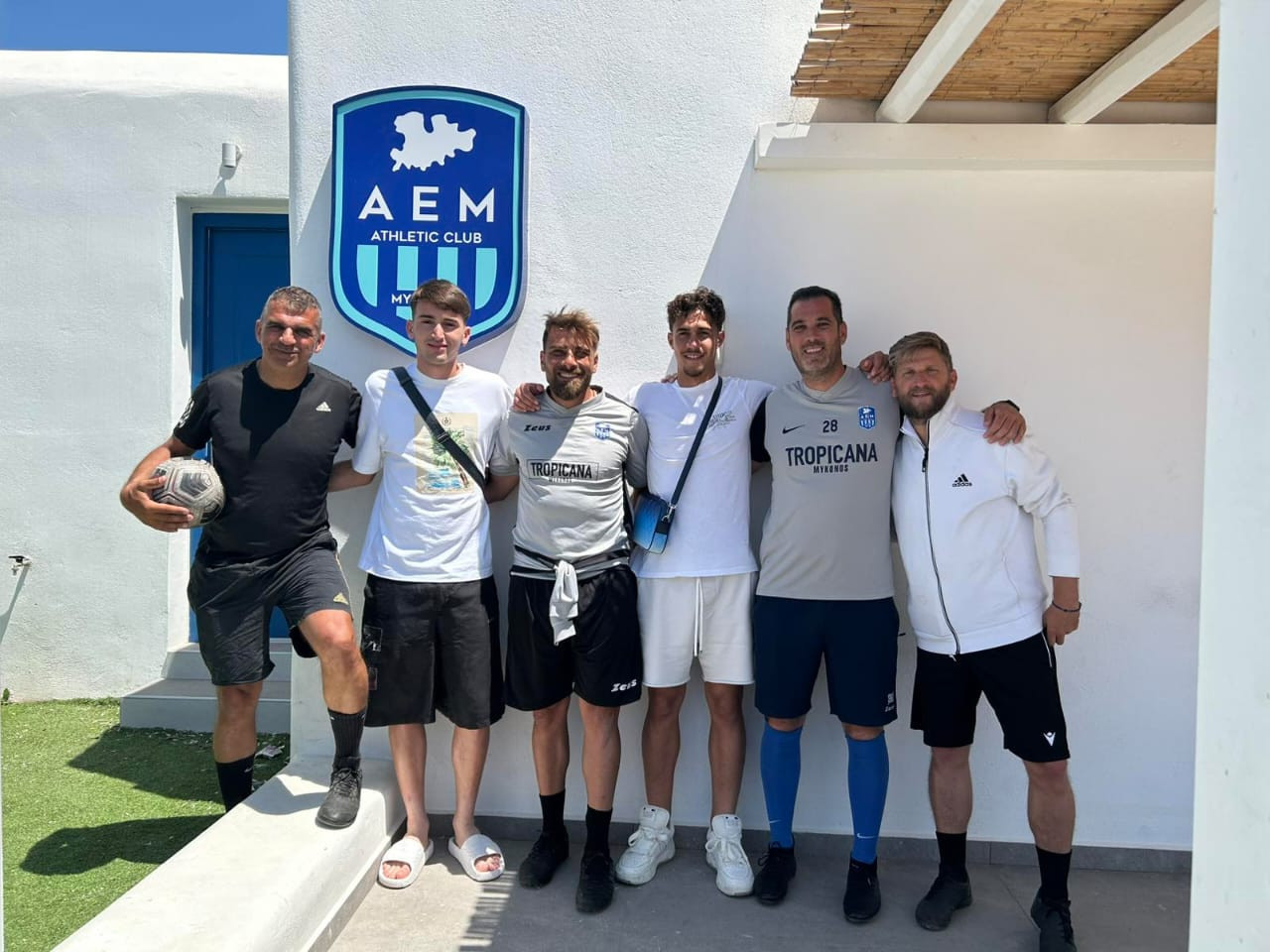 Πριν την Μπράιτον, ανάσες στη Μύκονο για Κωστούλα