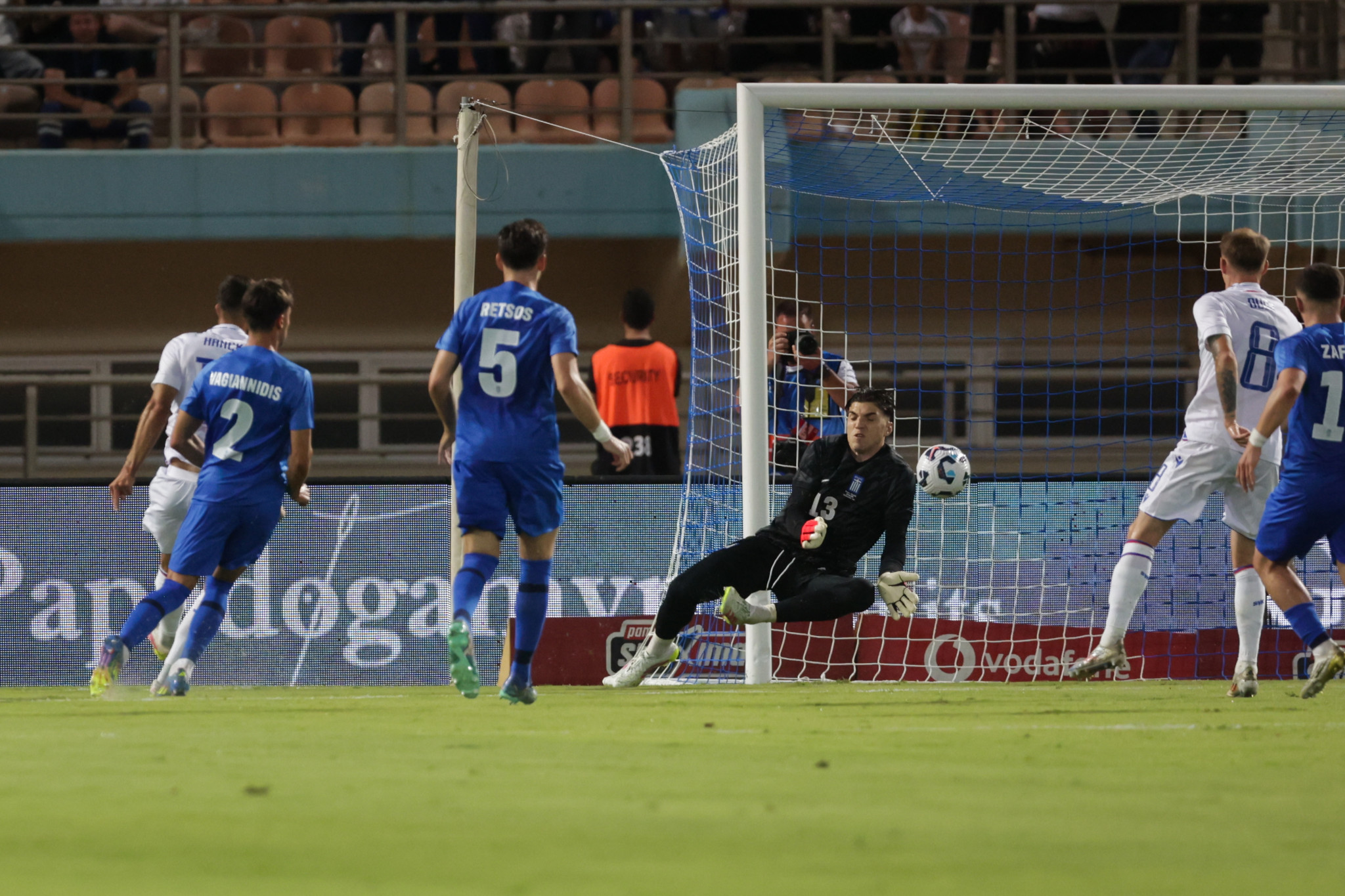 Κατέβασε τα ρολά ο Μανδάς με μαζεμένες εξαιρετικές αποκρούσεις (videos)