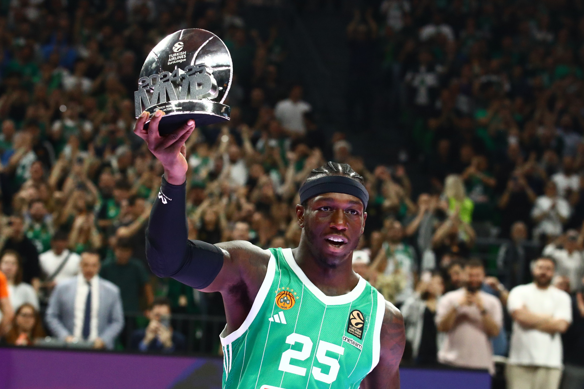 Οι παίκτες της EuroLeague ανέδειξαν MVP της σεζόν τον Κέντρικ Ναν - «Σέβομαι τη γνώμη τους»