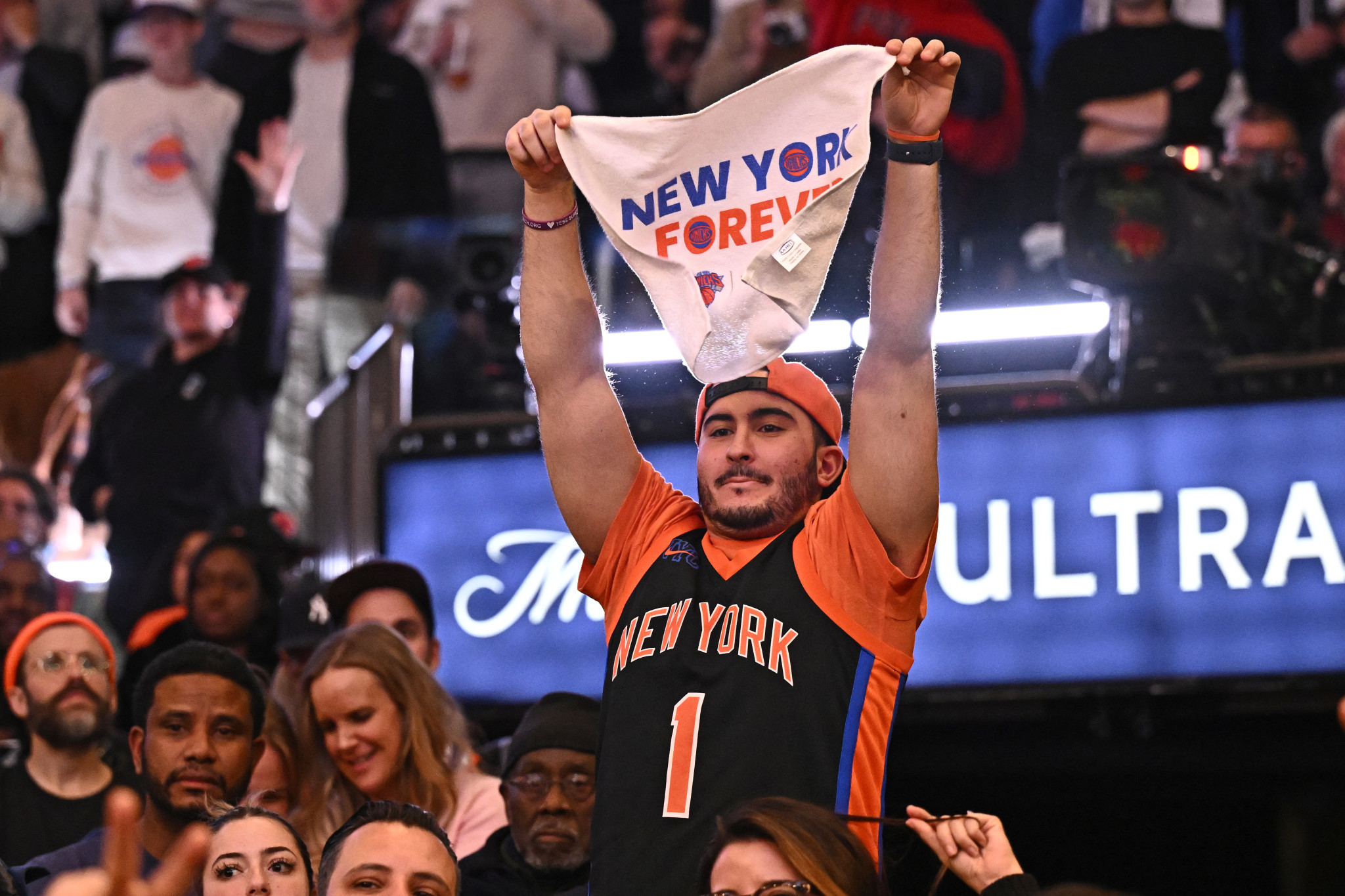 Φίλαθλος των Νικς σε απελπισία: Πλήρωσε μάγισσα για να ξορκίσει το κακό της ομάδας του