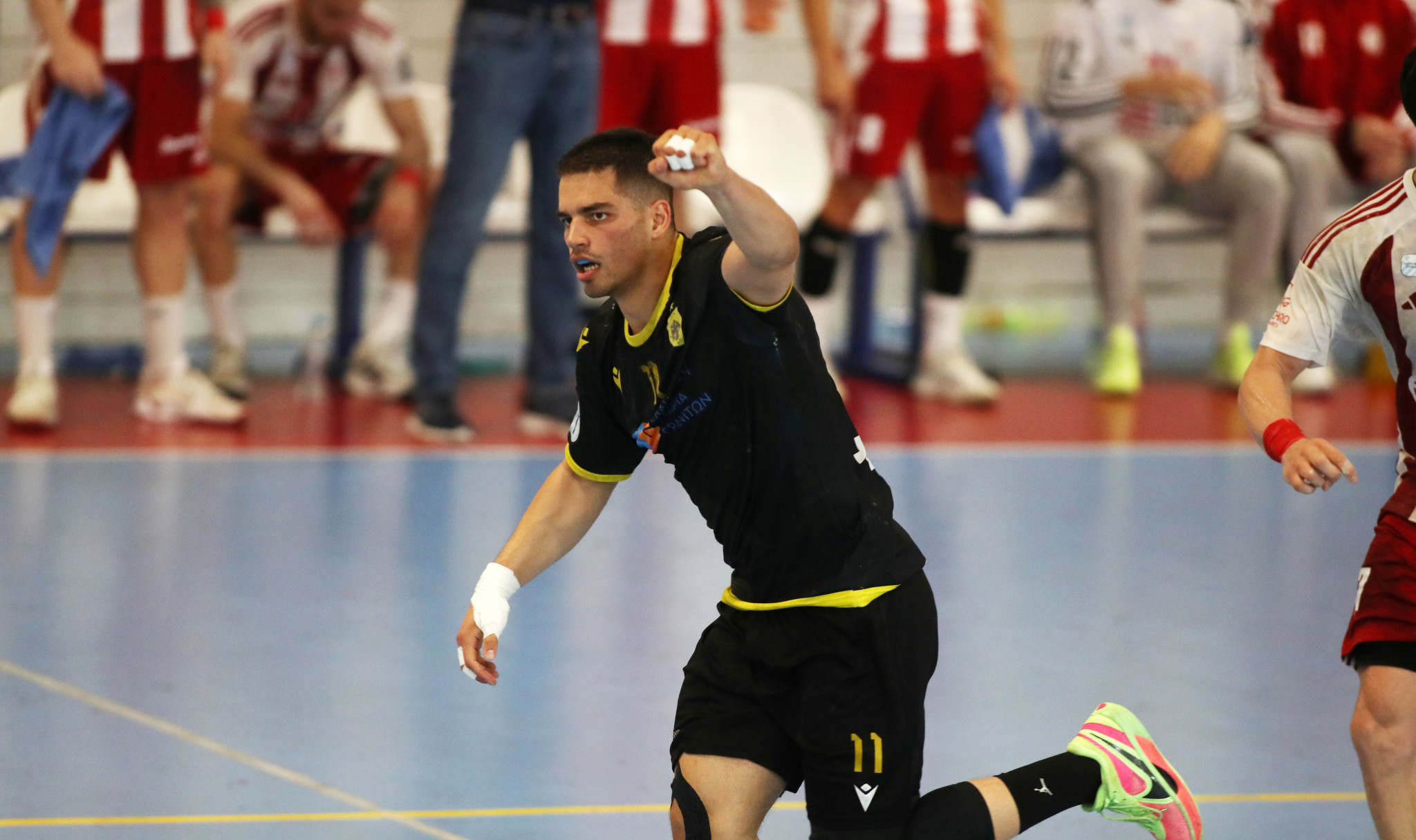 Η ΑΕΚ έβγαλε αντίδραση, κέρδισε τον Ολυμπιακό και μείωσε σε 2-1 στους τελικούς