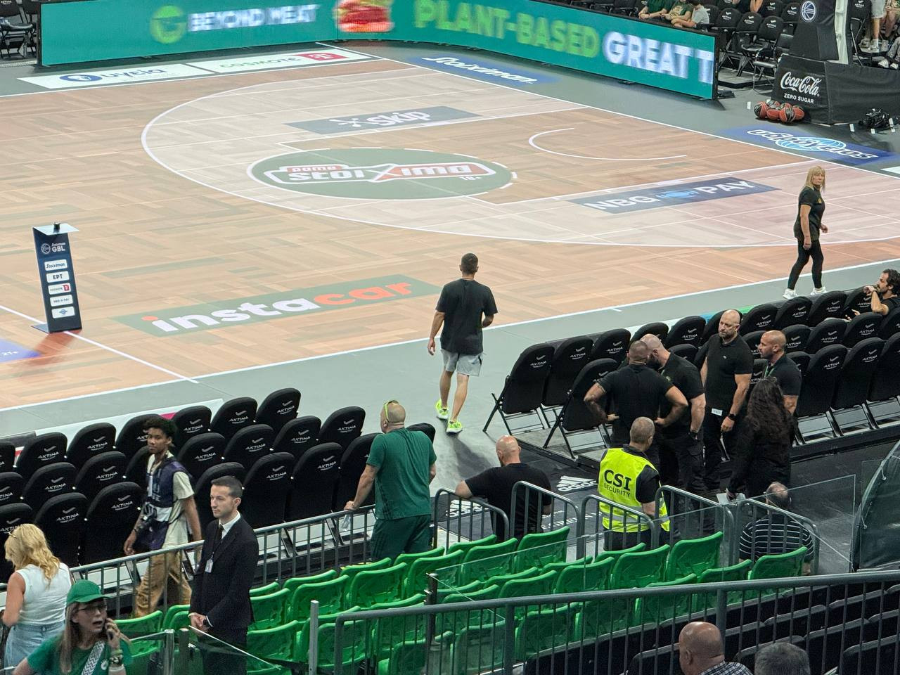 Εικόνες από το ΟΑΚΑ: Δεν τοποθετήθηκε η καρέκλα του Δημήτρη Γιαννακόπουλου στα court seats