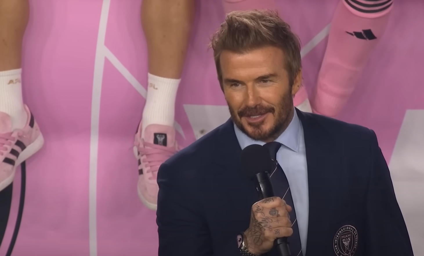 Σπουδαία διάκριση για τον Μπέκαμ - Θα στεφθεί ιππότης από τον Βασιλιά Κάρολο