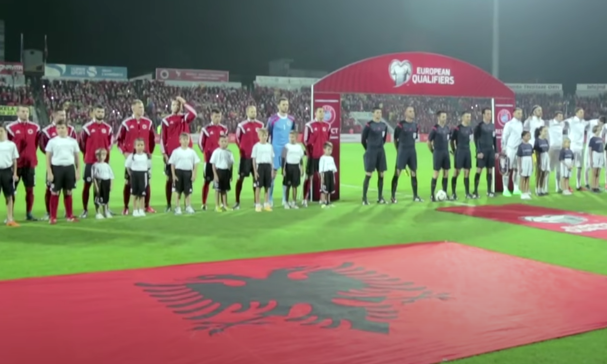 Η Αλβανία στο πόδι: Ελεύθεροι σκοπευτές, μυστικές υπηρεσίες και 3.000 αστυνομικοί για ένα ματς