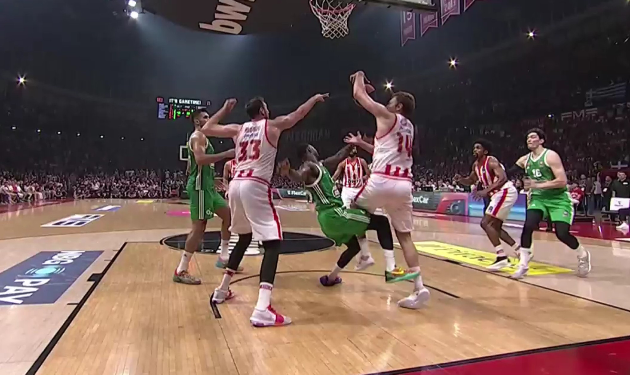 H σοκαριστική στιγμή του τραυματισμού του Βεζένκοφ (video)