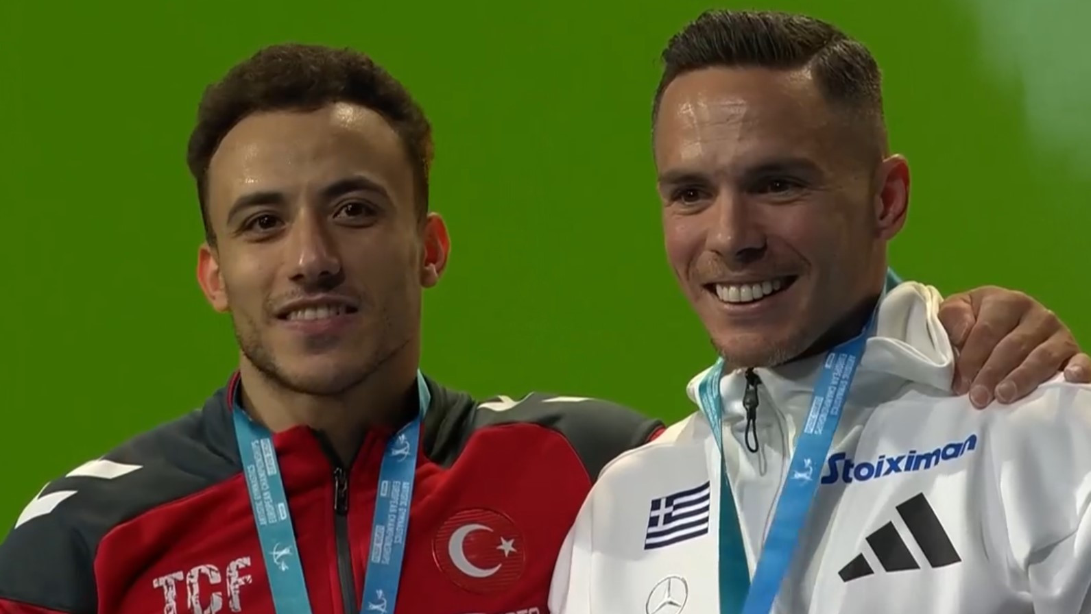 Η στιγμή της απονομής του 8ου χρυσού μεταλλίου στον Λευτέρη Πετρούνια (video)