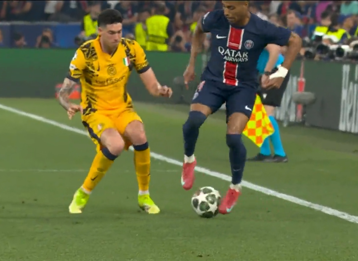 Απίθανο τακουνάκι του Ντουέ, αστοχεί από καλή θέση ο Χακίμι (video)