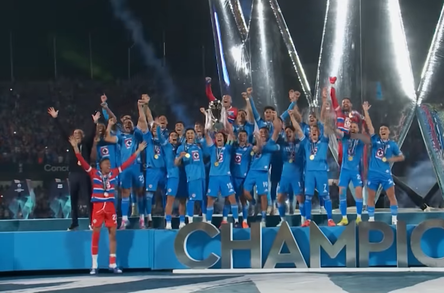 Η Κρουζ Αζούλ ντύθηκε... Παρί και διέλυσε με 5-0 το Βανκούβερ στον τελικό του Champions League