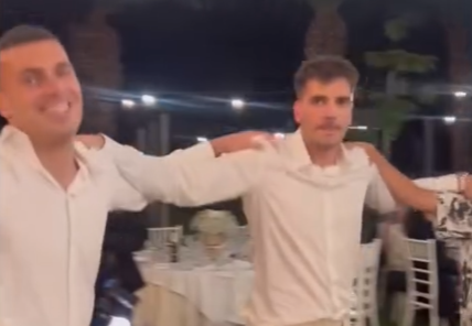 Ο Ιωαννίδης χόρεψε συρτάκι στον γάμο της αδερφής του μαζί με τους Κώτσιρα και Νίκα (video)